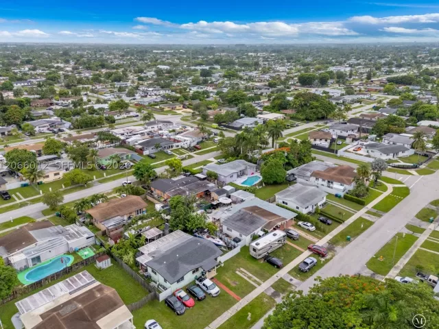 3-bedroom home for sale in Miami - 11940 SW 186th St - MondialRealty