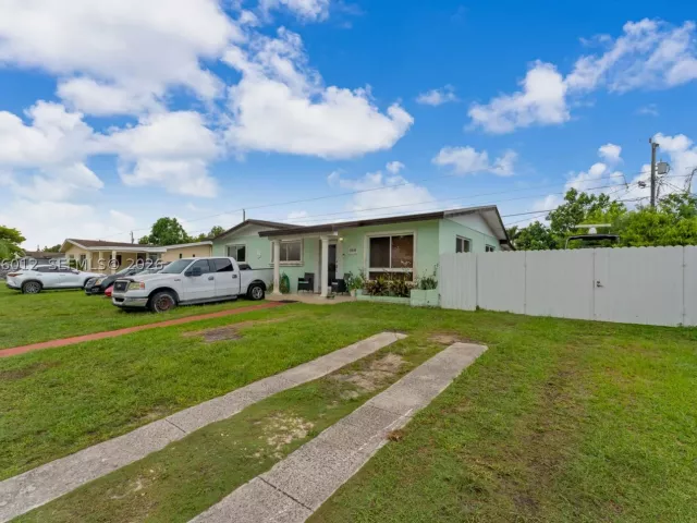 3-bedroom home for sale in Miami - 11940 SW 186th St - MondialRealty