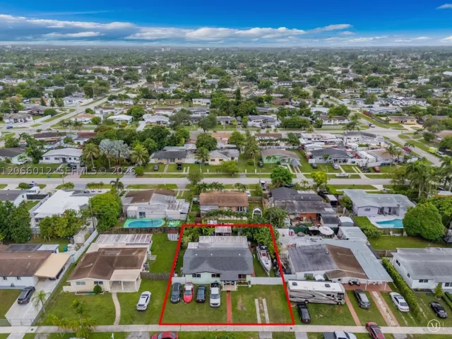 3-bedroom home for sale in Miami - 11940 SW 186th St - MondialRealty