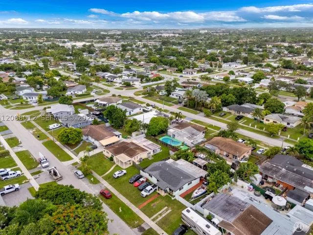 3-bedroom home for sale in Miami - 11940 SW 186th St - MondialRealty