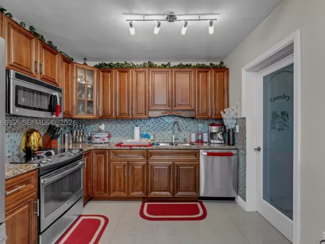 3-bedroom home for sale in Miami - 11940 SW 186th St - MondialRealty