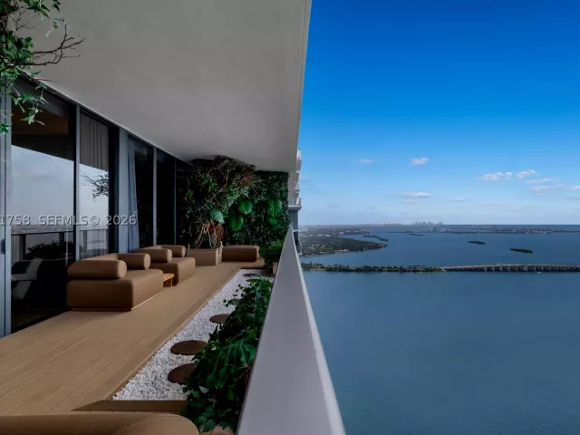 4-bedroom condo for rent in Miami - 700 NE 24th St PH-5902 - MondialRealty