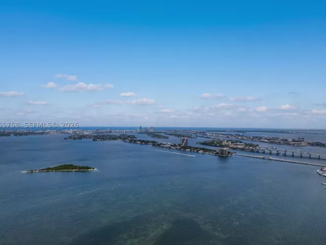 4-bedroom condo for rent in Miami - 700 NE 24th St PH-5902 - MondialRealty