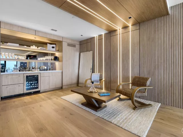 4-bedroom condo for rent in Miami - 700 NE 24th St PH-5902 - MondialRealty