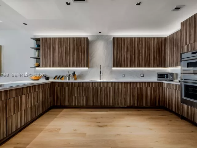 4-bedroom condo for rent in Miami - 700 NE 24th St PH-5902 - MondialRealty