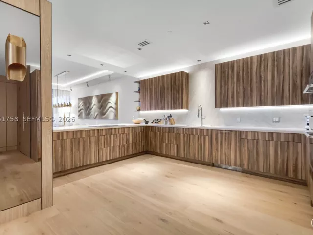 4-bedroom condo for rent in Miami - 700 NE 24th St PH-5902 - MondialRealty