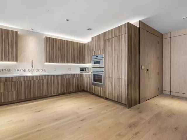 4-bedroom condo for rent in Miami - 700 NE 24th St PH-5902 - MondialRealty