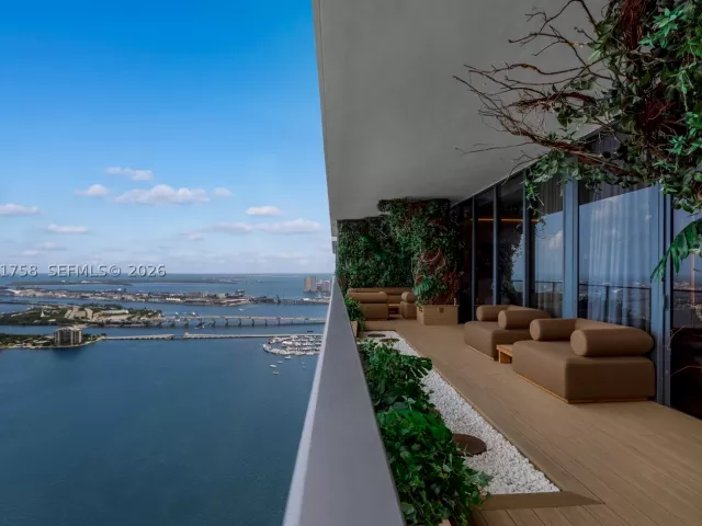 4-bedroom condo for rent in Miami - 700 NE 24th St PH-5902 - MondialRealty
