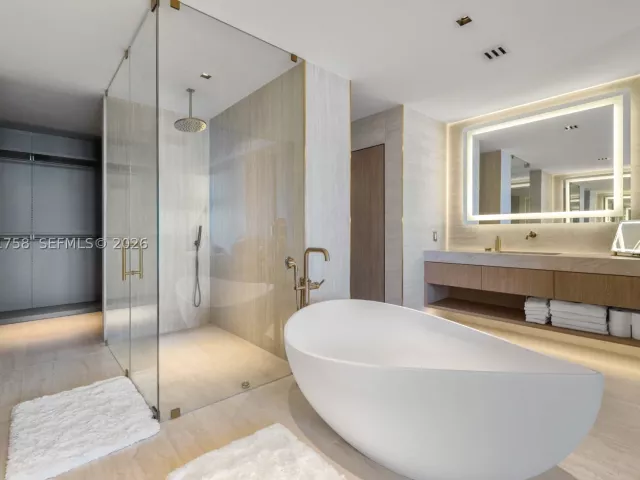 4-bedroom condo for rent in Miami - 700 NE 24th St PH-5902 - MondialRealty
