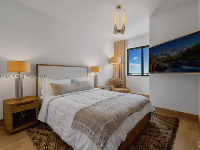 4-bedroom condo for rent in Miami - 700 NE 24th St PH-5902 - MondialRealty