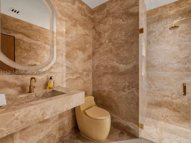 4-bedroom condo for rent in Miami - 700 NE 24th St PH-5902 - MondialRealty