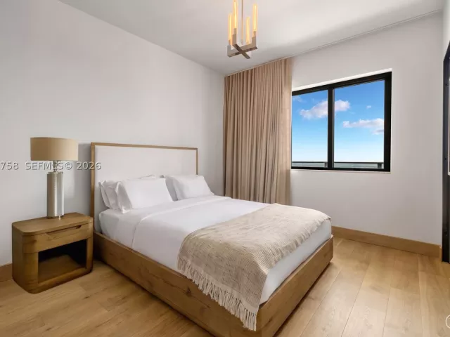4-bedroom condo for rent in Miami - 700 NE 24th St PH-5902 - MondialRealty
