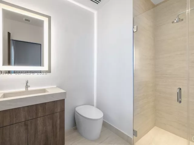 4-bedroom condo for rent in Miami - 700 NE 24th St PH-5902 - MondialRealty