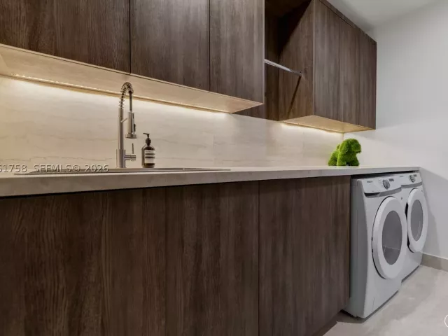 4-bedroom condo for rent in Miami - 700 NE 24th St PH-5902 - MondialRealty