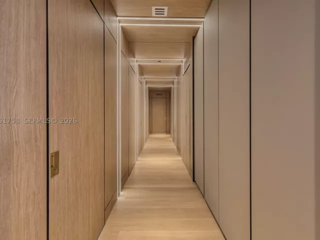 4-bedroom condo for rent in Miami - 700 NE 24th St PH-5902 - MondialRealty
