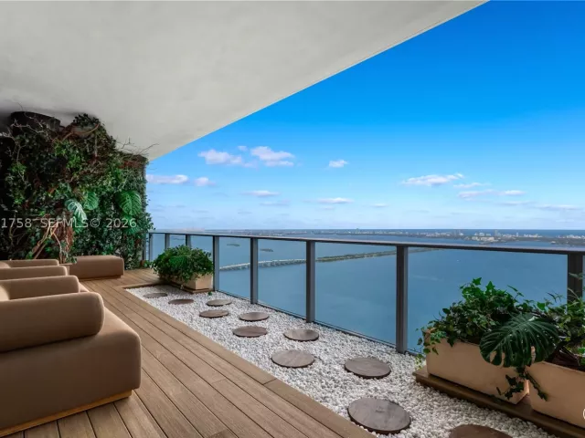 4-bedroom condo for rent in Miami - 700 NE 24th St PH-5902 - MondialRealty