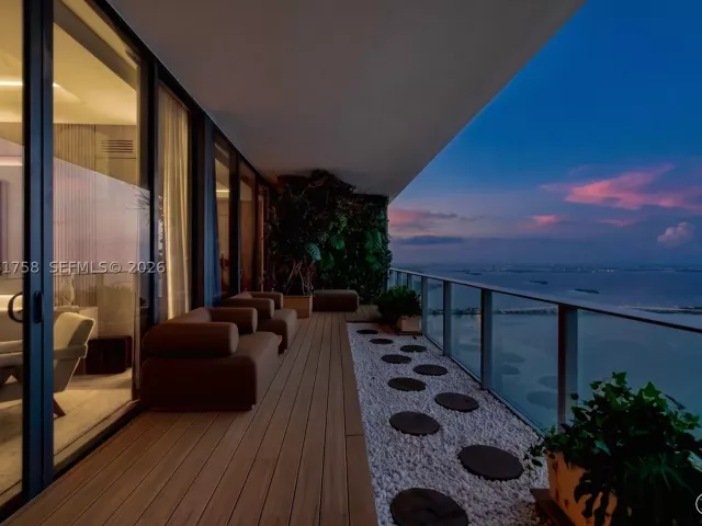 4-bedroom condo for rent in Miami - 700 NE 24th St PH-5902 - MondialRealty