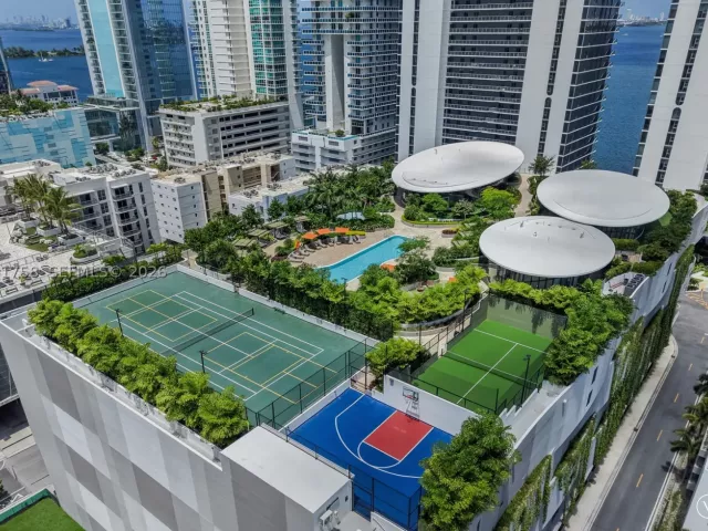 4-bedroom condo for rent in Miami - 700 NE 24th St PH-5902 - MondialRealty