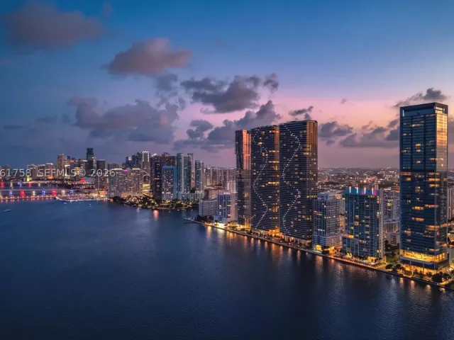 4-bedroom condo for rent in Miami - 700 NE 24th St PH-5902 - MondialRealty