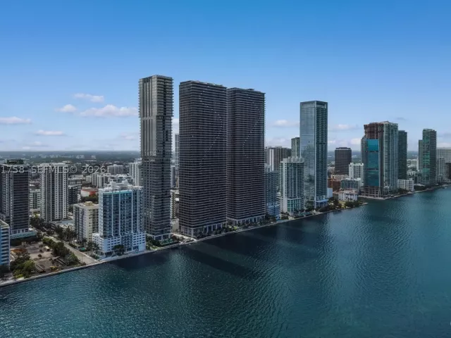 4-bedroom condo for rent in Miami - 700 NE 24th St PH-5902 - MondialRealty