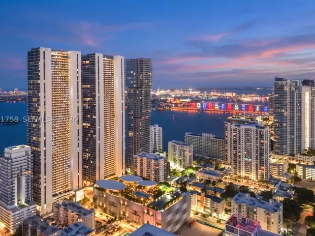 4-bedroom condo for rent in Miami - 700 NE 24th St PH-5902 - MondialRealty