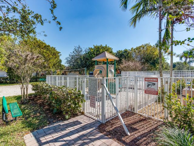 3-bedroom home for rent in Delray Beach - 3703 S LANCEWOOD Place - MondialRealty