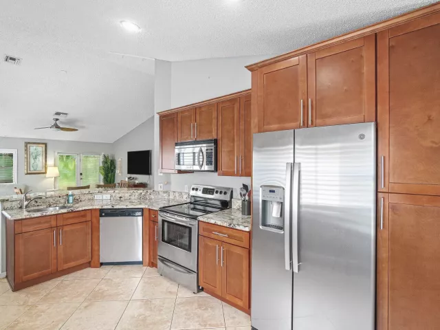 3-bedroom home for rent in Delray Beach - 3703 S LANCEWOOD Place - MondialRealty