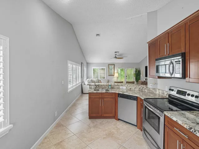 3-bedroom home for rent in Delray Beach - 3703 S LANCEWOOD Place - MondialRealty