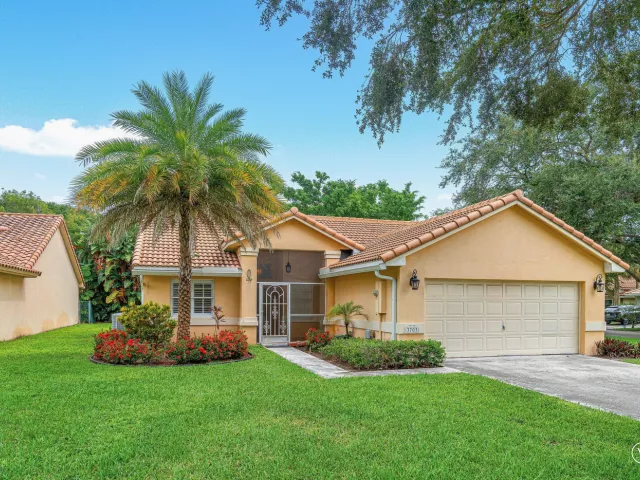 3-bedroom home for rent in Delray Beach - 3703 S LANCEWOOD Place - MondialRealty