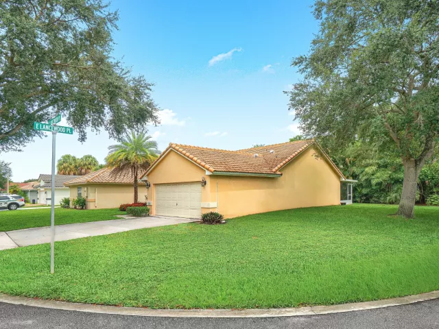 3-bedroom home for rent in Delray Beach - 3703 S LANCEWOOD Place - MondialRealty
