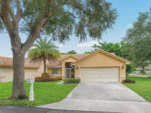 3-bedroom home for rent in Delray Beach - 3703 S LANCEWOOD Place - MondialRealty