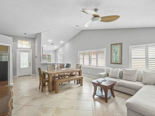 3-bedroom home for rent in Delray Beach - 3703 S LANCEWOOD Place - MondialRealty