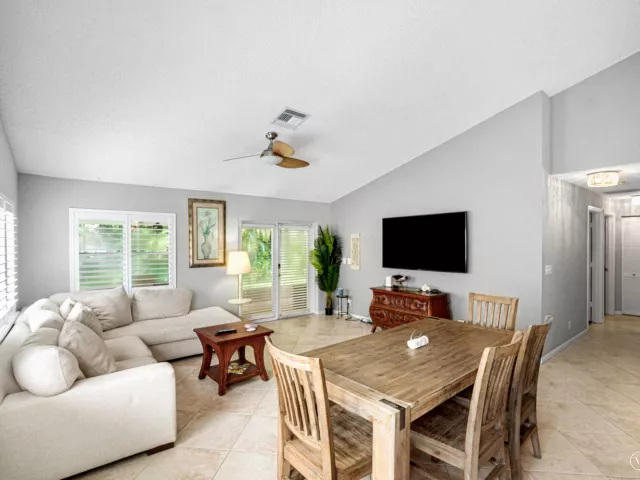 3-bedroom home for rent in Delray Beach - 3703 S LANCEWOOD Place - MondialRealty