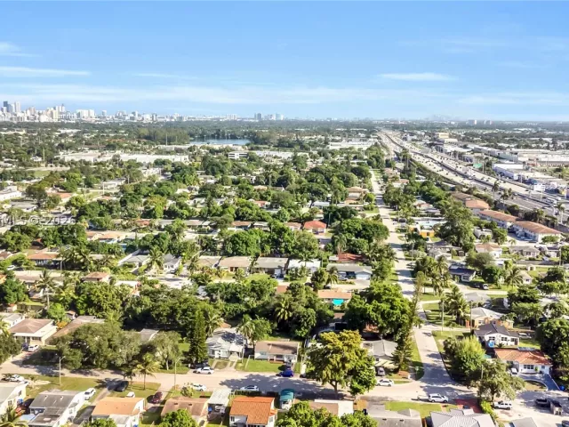 3-bedroom home for sale in Hollywood - 2851 Washington St - MondialRealty