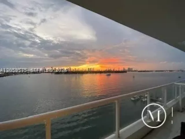 1-bedroom condo for sale in Miami Beach - 540 West Ave 713 - MondialRealty
