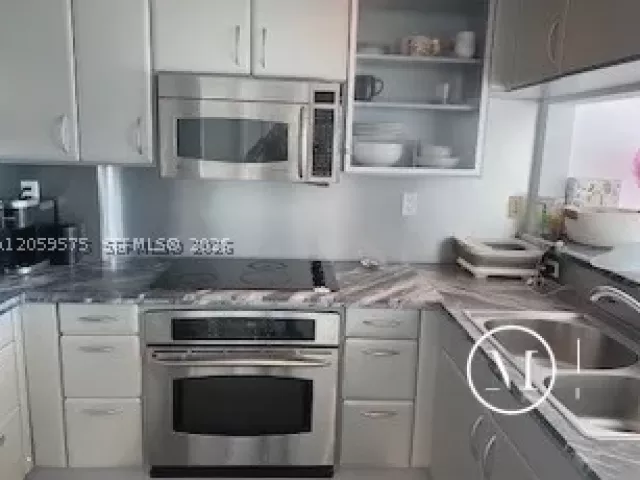 1-bedroom condo for sale in Miami Beach - 540 West Ave 713 - MondialRealty