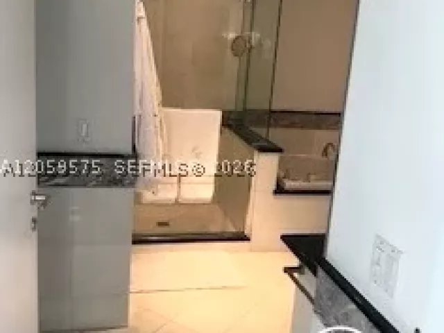 1-bedroom condo for sale in Miami Beach - 540 West Ave 713 - MondialRealty