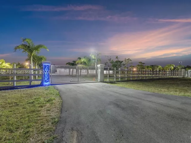 4-bedroom home for sale in Homestead - 29855 SW 208th Ave - MondialRealty