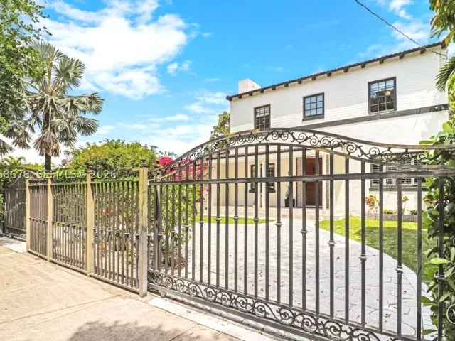 4-bedroom home for rent in Miami - 111 SW 29th Rd - MondialRealty