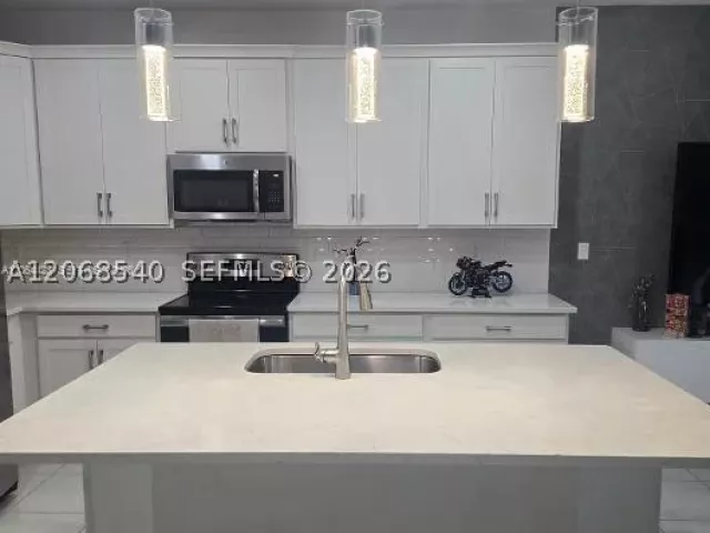 3-bedroom home for rent in Boca Raton - 10111 Akenside Dr 0 - MondialRealty