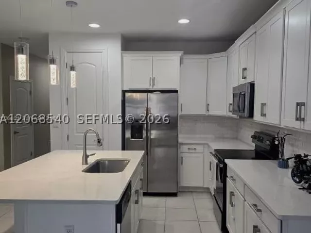 3-bedroom home for rent in Boca Raton - 10111 Akenside Dr 0 - MondialRealty