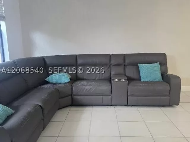 3-bedroom home for rent in Boca Raton - 10111 Akenside Dr 0 - MondialRealty