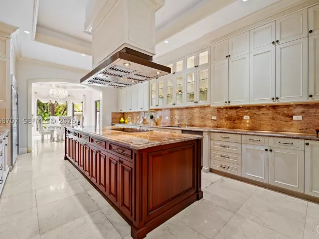 7-bedroom home for sale in Coral Gables - 7701 Old Cutler Rd - MondialRealty