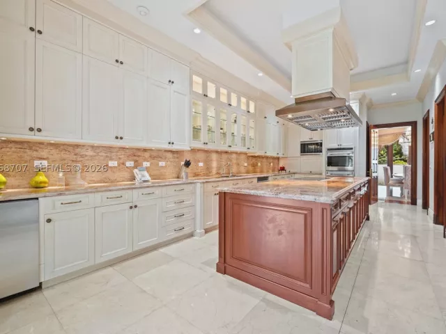 7-bedroom home for sale in Coral Gables - 7701 Old Cutler Rd - MondialRealty