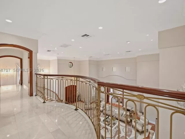 7-bedroom home for sale in Coral Gables - 7701 Old Cutler Rd - MondialRealty