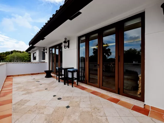 7-bedroom home for sale in Coral Gables - 7701 Old Cutler Rd - MondialRealty
