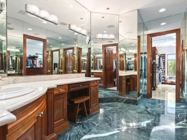 7-bedroom home for sale in Coral Gables - 7701 Old Cutler Rd - MondialRealty