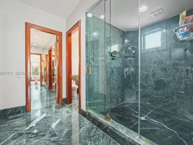 7-bedroom home for sale in Coral Gables - 7701 Old Cutler Rd - MondialRealty