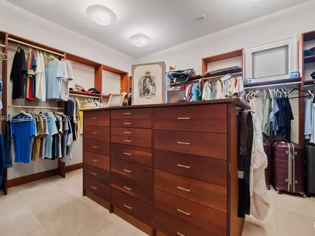 7-bedroom home for sale in Coral Gables - 7701 Old Cutler Rd - MondialRealty