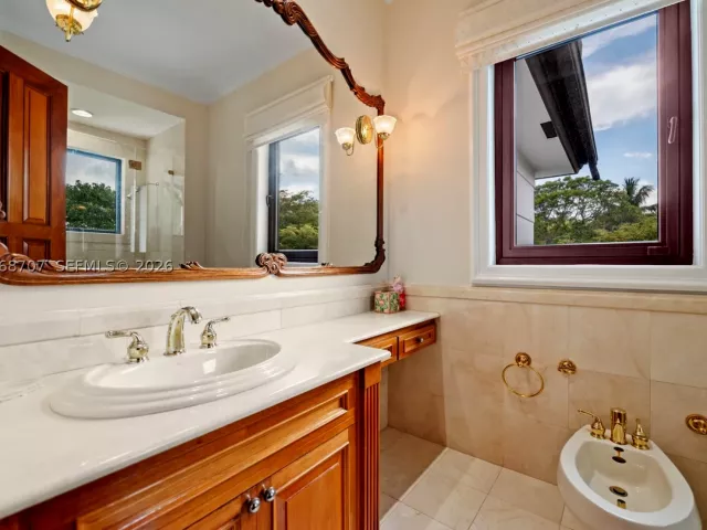 7-bedroom home for sale in Coral Gables - 7701 Old Cutler Rd - MondialRealty